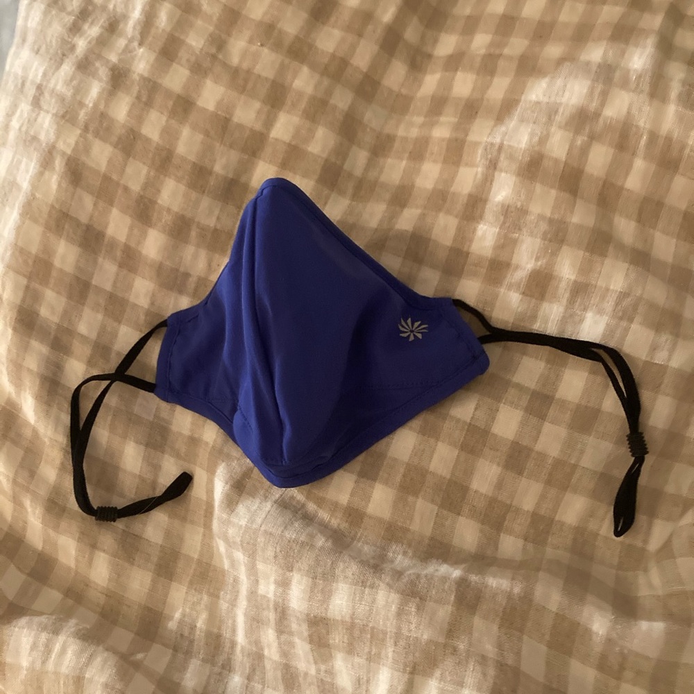 Athleta Made to Move Mask in Dark Blue